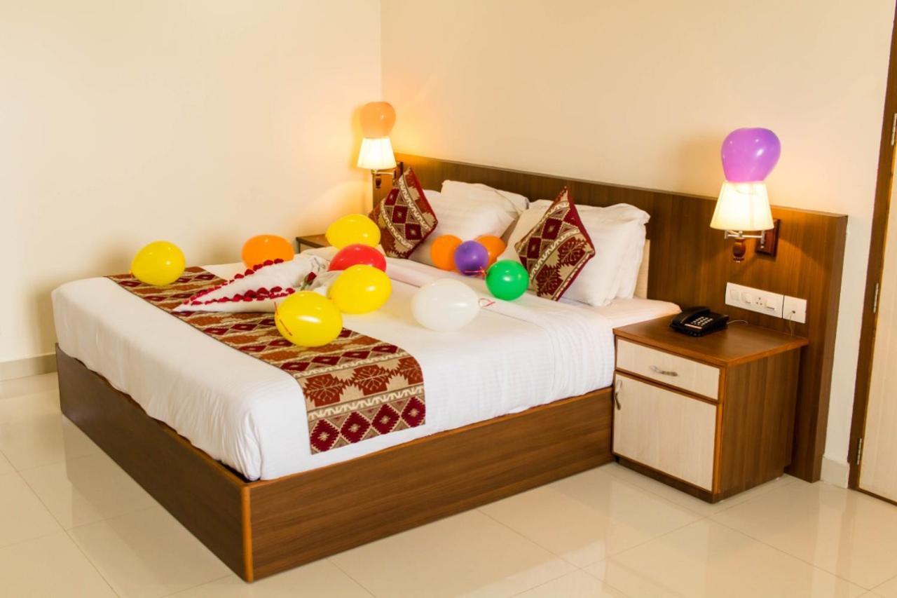 Miracle Residency Hotel Kizhake Chalakudi Exterior photo