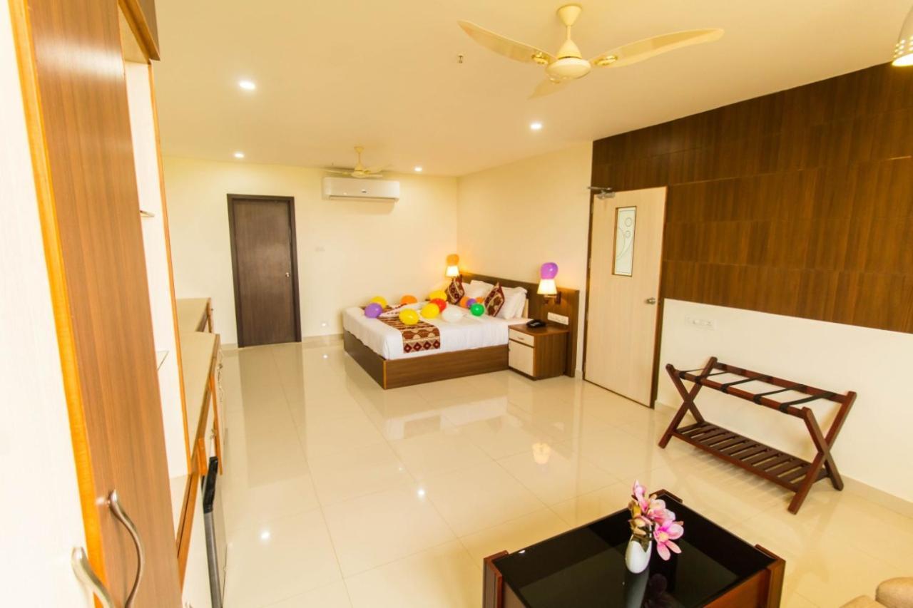 Miracle Residency Hotel Kizhake Chalakudi Exterior photo