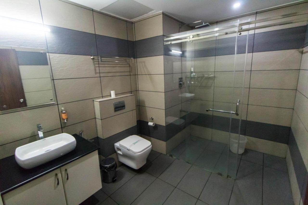 Miracle Residency Hotel Kizhake Chalakudi Exterior photo